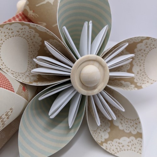 Christmas Paper Flower Bunch - Image 3